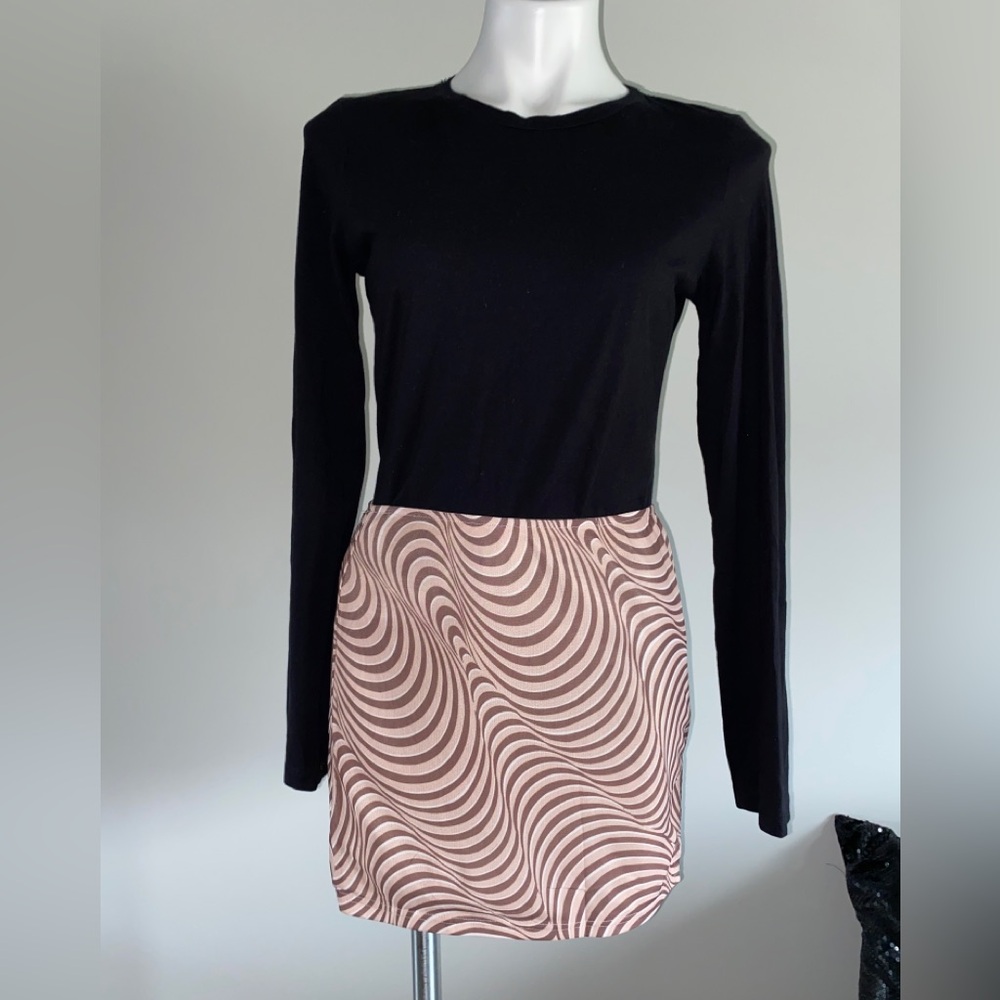 Pretty Garbage swirl design elastic waistband mini skirt with front slit